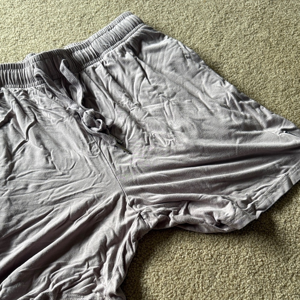 Stylish Gray Athletic Shorts for Women - Picture 4 of 4